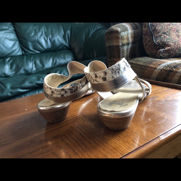 Sandles - Picture 6 of 6